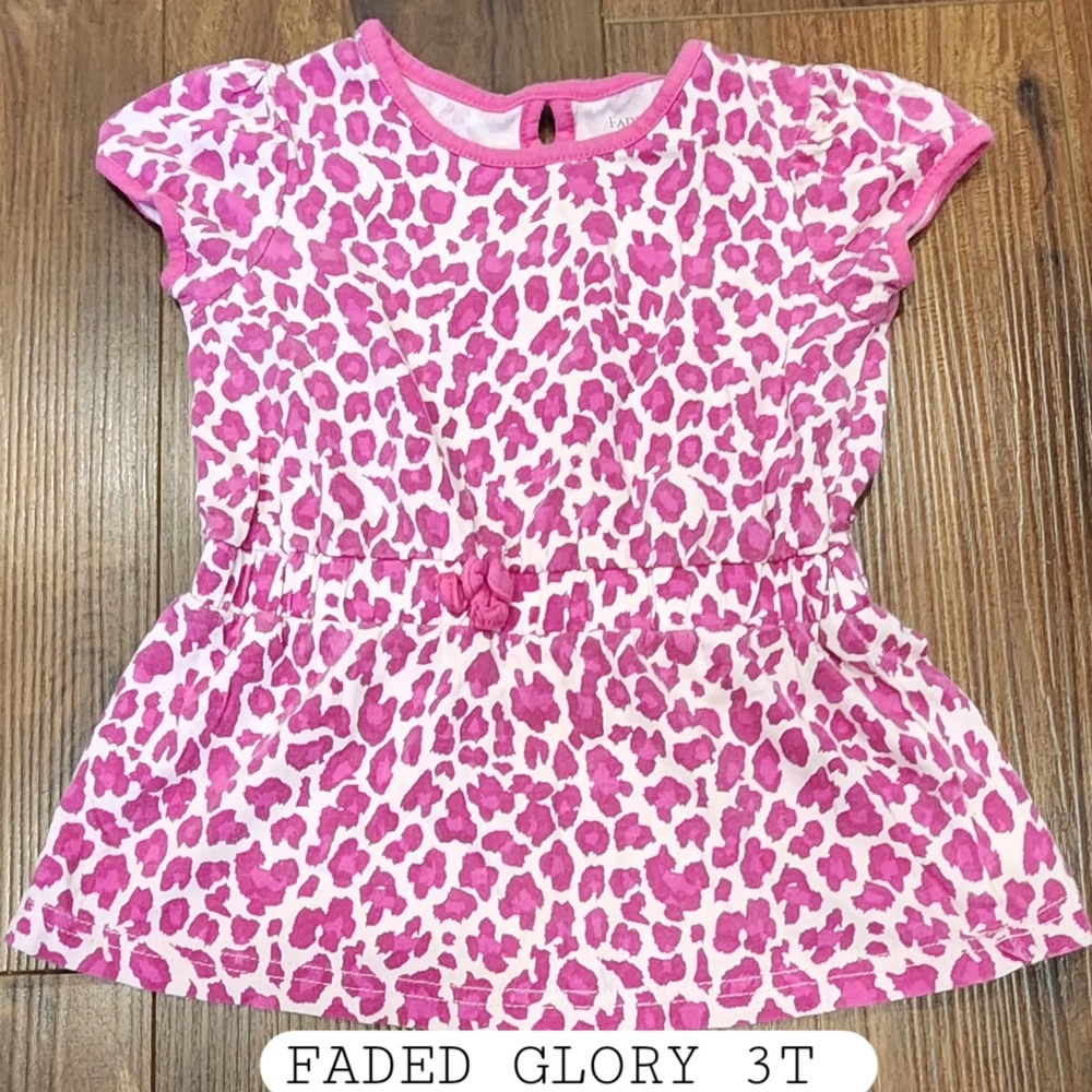 Faded Glory Pink and White Leopard Print Short Sleeve Tee
